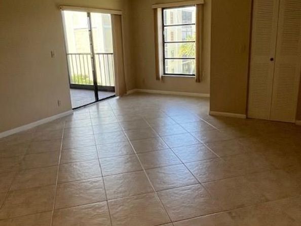 7351 Kinghurst Dr 302, Delray Beach FL 33446