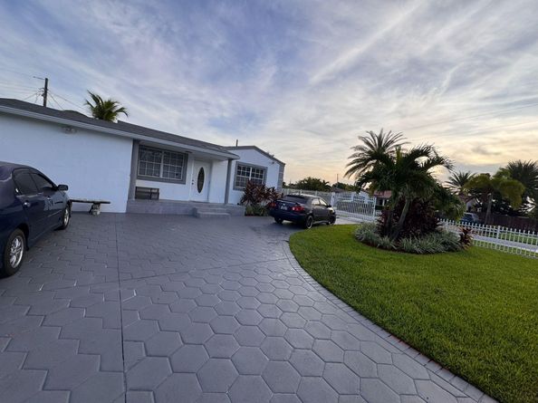 2503 Wiley St, Hollywood FL 33020