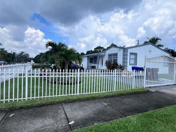 2503 Wiley St, Hollywood FL 33020