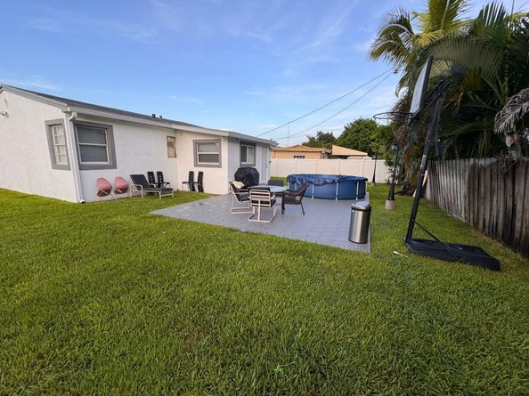 2503 Wiley St, Hollywood FL 33020