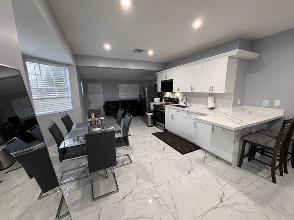 2503 Wiley St, Hollywood FL 33020