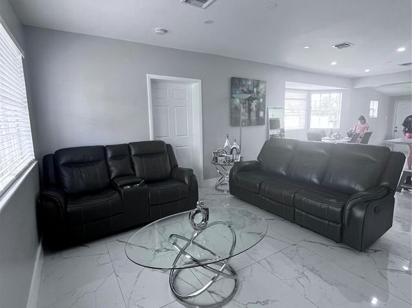 2503 Wiley St, Hollywood FL 33020