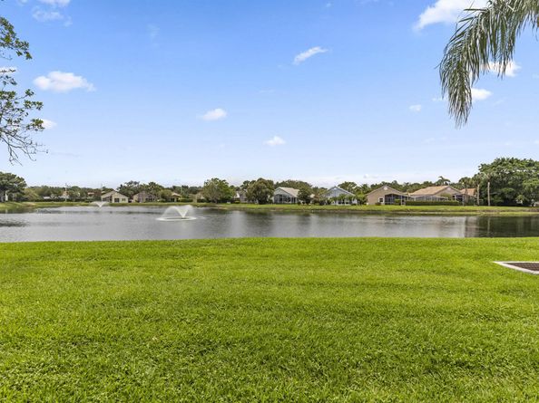 12829 Briarlake Drive 102, Palm Beach Gardens FL 33418