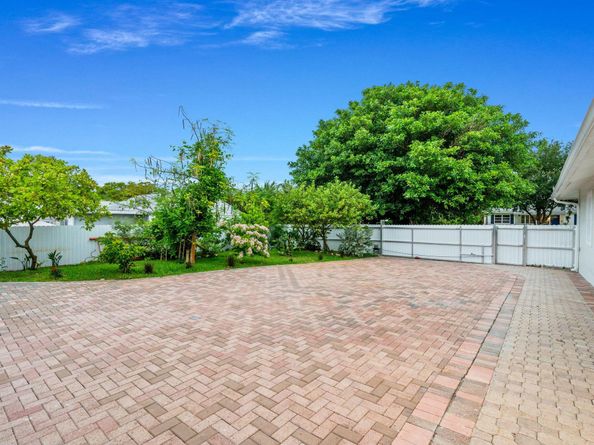 936 Upland Road, West Palm Beach FL 33401