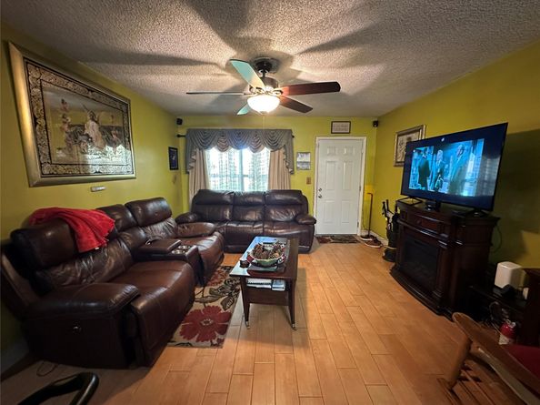 2412 NW 39th Way 101, Lauderdale Lakes FL 33311