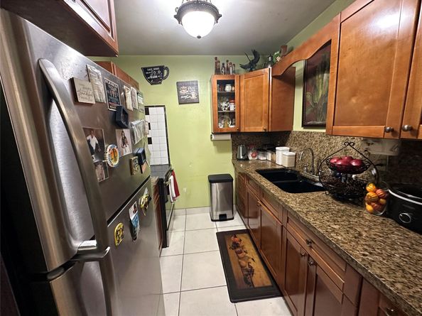 2412 NW 39th Way 101, Lauderdale Lakes FL 33311