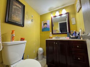 2412 NW 39th Way 101, Lauderdale Lakes FL 33311