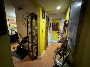 2412 NW 39th Way 101, Lauderdale Lakes FL 33311