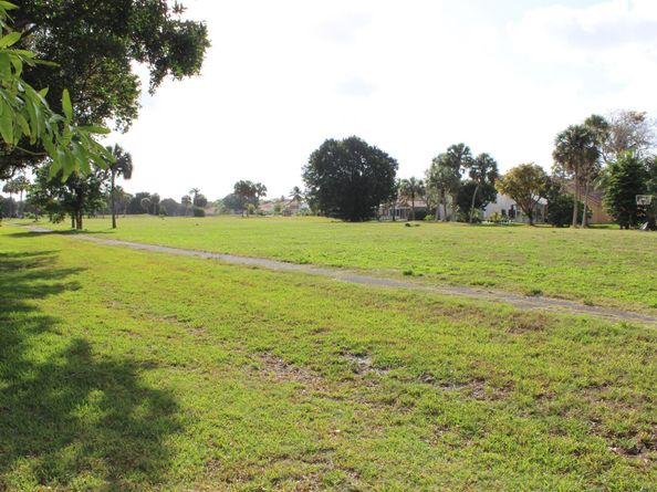 7608 Pinewalk Drive 127, Margate FL 33063