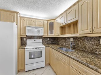 9440 SW 8th Street