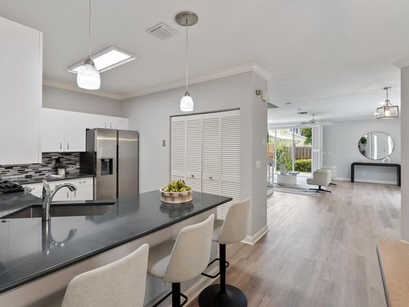 604 SW 8th Ave, Fort Lauderdale FL 33315