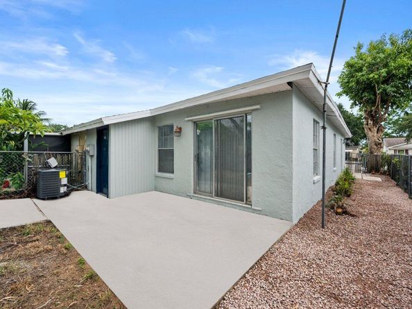 5880 S 38th Street, Greenacres FL 33463