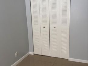 201 W Lake Pointe Dr 107, Oakland Park FL 33309