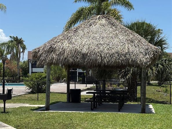 201 W Lake Pointe Dr 107, Oakland Park FL 33309