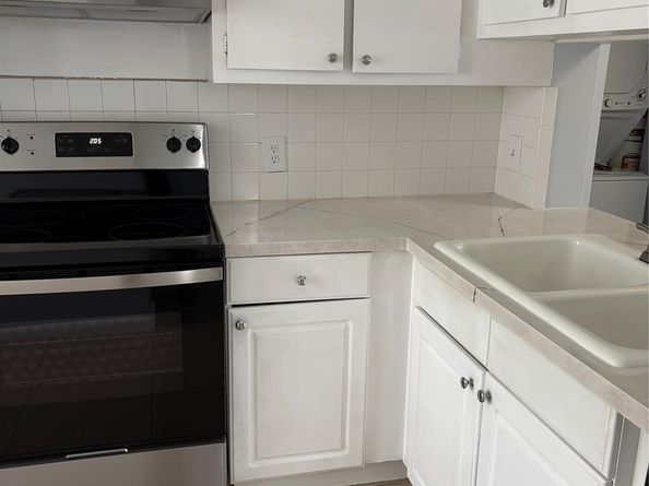 201 W Lake Pointe Dr 107, Oakland Park FL 33309