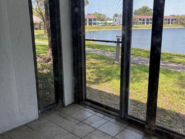 201 W Lake Pointe Dr 107, Oakland Park FL 33309