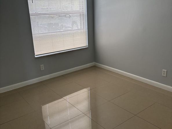 201 W Lake Pointe Dr 107, Oakland Park FL 33309
