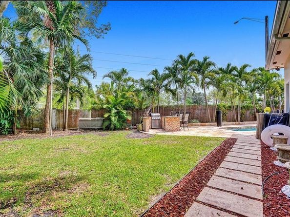 5981 SW 37th Ter, Fort Lauderdale FL 33312