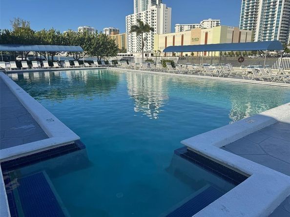 400 Leslie Dr 403, Hallandale Beach FL 33009