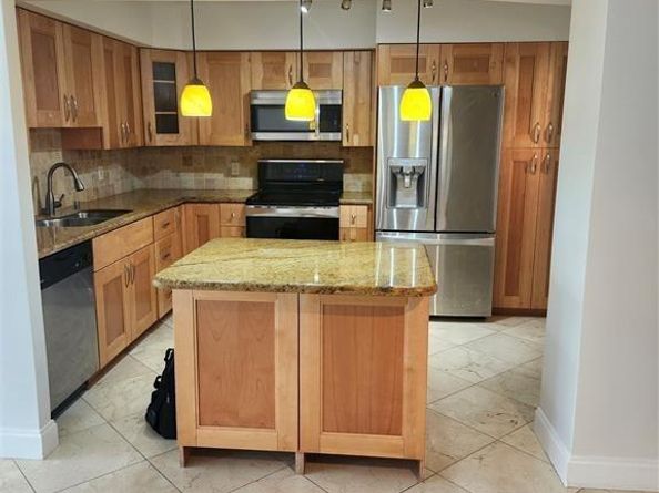 400 Leslie Dr 403, Hallandale Beach FL 33009