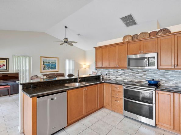 9751 NW 51st St, Coral Springs FL 33076
