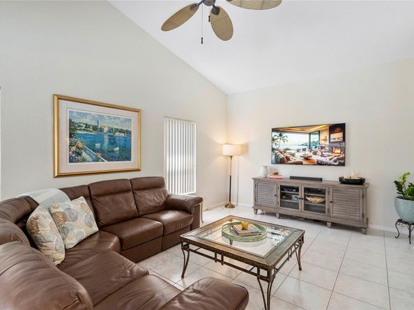 9751 NW 51st St, Coral Springs FL 33076