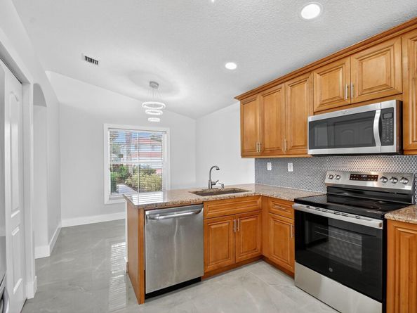 5146 Prairie Dunes Village Circle, Lake Worth FL 33463