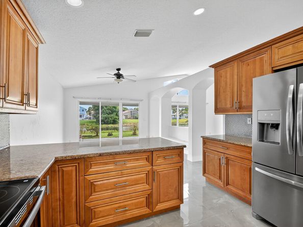 5146 Prairie Dunes Village Circle, Lake Worth FL 33463