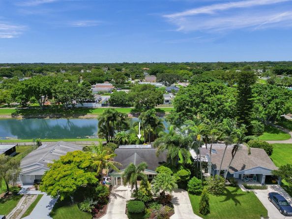 8353 Huntsman Pl, Boca Raton FL 33433