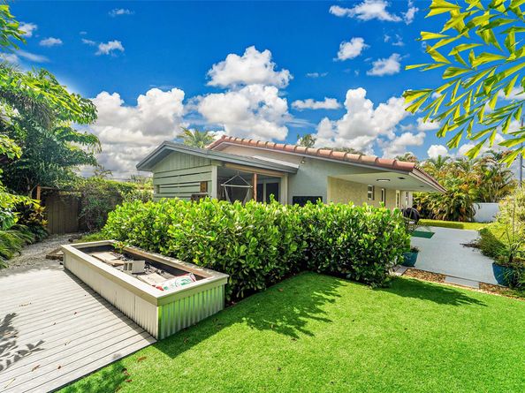 240 SE 15th Ave, Pompano Beach FL 33060