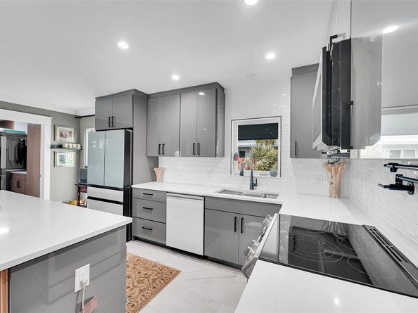 240 SE 15th Ave, Pompano Beach FL 33060