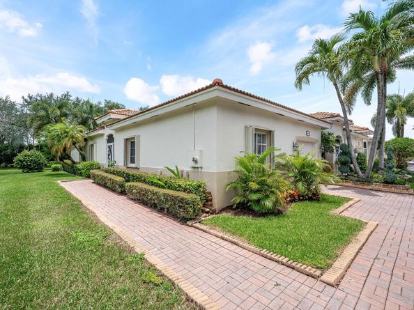 2285 Windjammer Way, West Palm Beach FL 33411