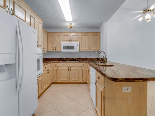 6796 N Pine Island Rd 6796, Tamarac FL 33321