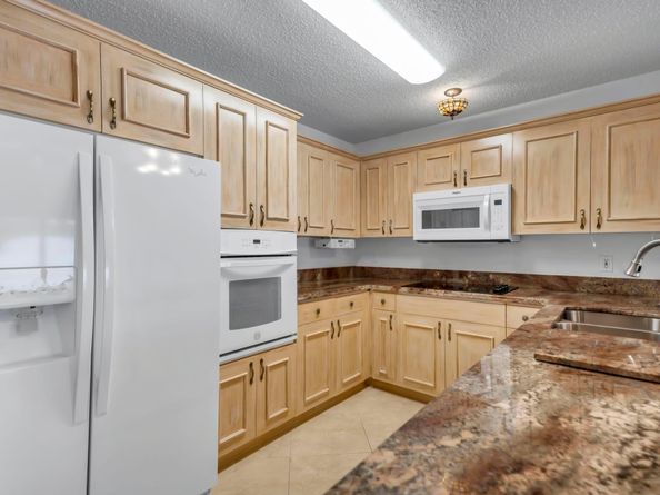 6796 N Pine Island Rd 6796, Tamarac FL 33321