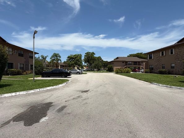 10056 Winding Lake Rd 204, Sunrise FL 33351