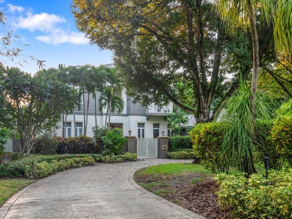 101 Holly Lane, Plantation FL 33317