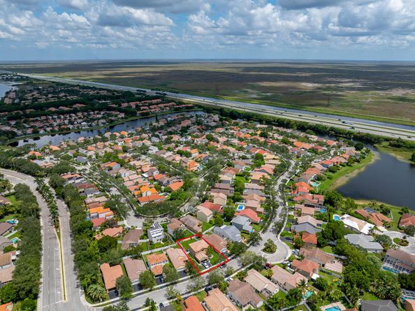695 Falling Water Rd, Weston FL 33326