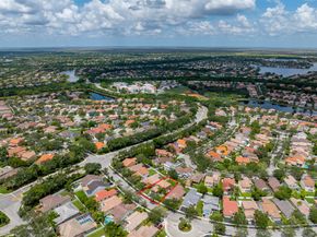695 Falling Water Rd, Weston FL 33326