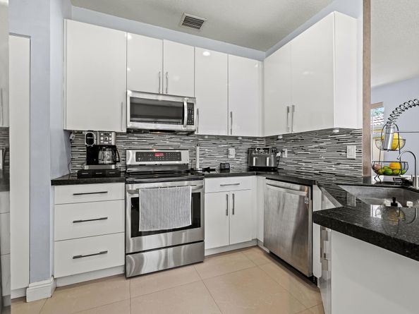 695 Falling Water Rd, Weston FL 33326