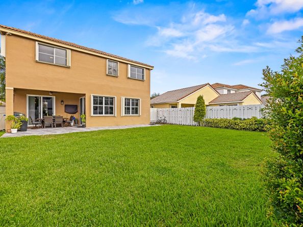 695 Falling Water Rd, Weston FL 33326