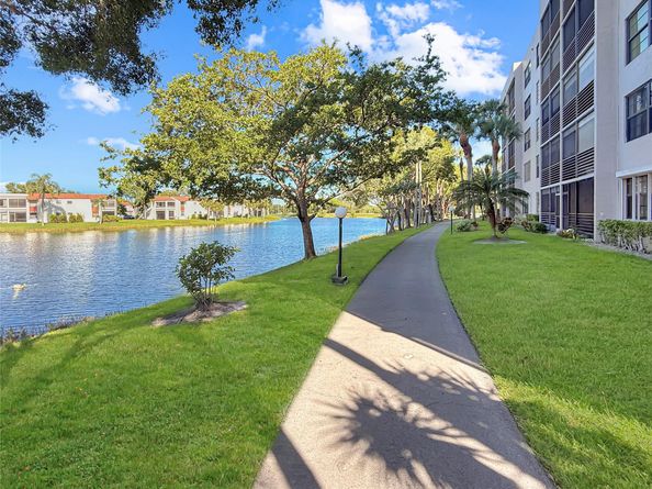 901 Colony Point Circle 116, Pembroke Pines FL 33026