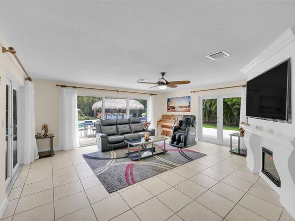 365 NW 35th St, Boca Raton FL 33431