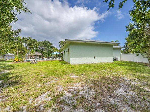 365 NW 35th St, Boca Raton FL 33431