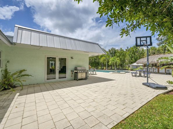 365 NW 35th St, Boca Raton FL 33431