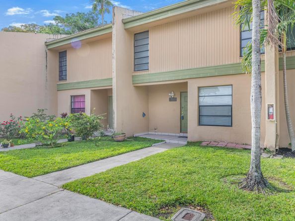 9220 NW 14th St 272, Pembroke Pines FL 33024