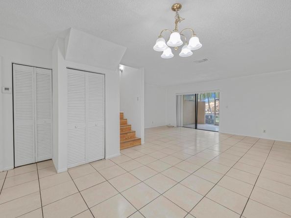 9220 NW 14th St 272, Pembroke Pines FL 33024
