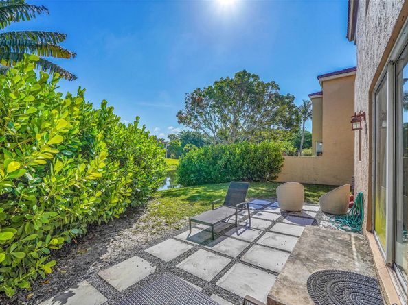 8785 NW 6th St, Coral Springs FL 33071