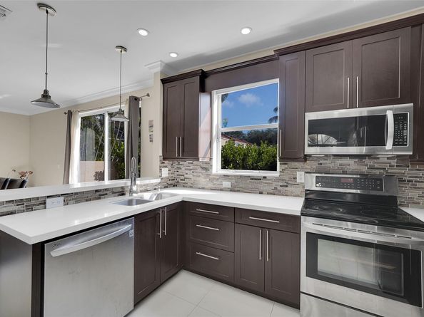 8785 NW 6th St, Coral Springs FL 33071