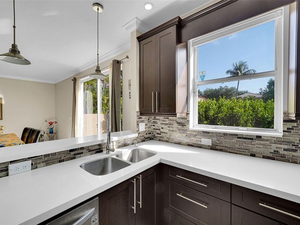 8785 NW 6th St, Coral Springs FL 33071