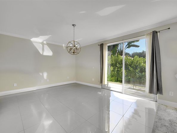 8785 NW 6th St, Coral Springs FL 33071